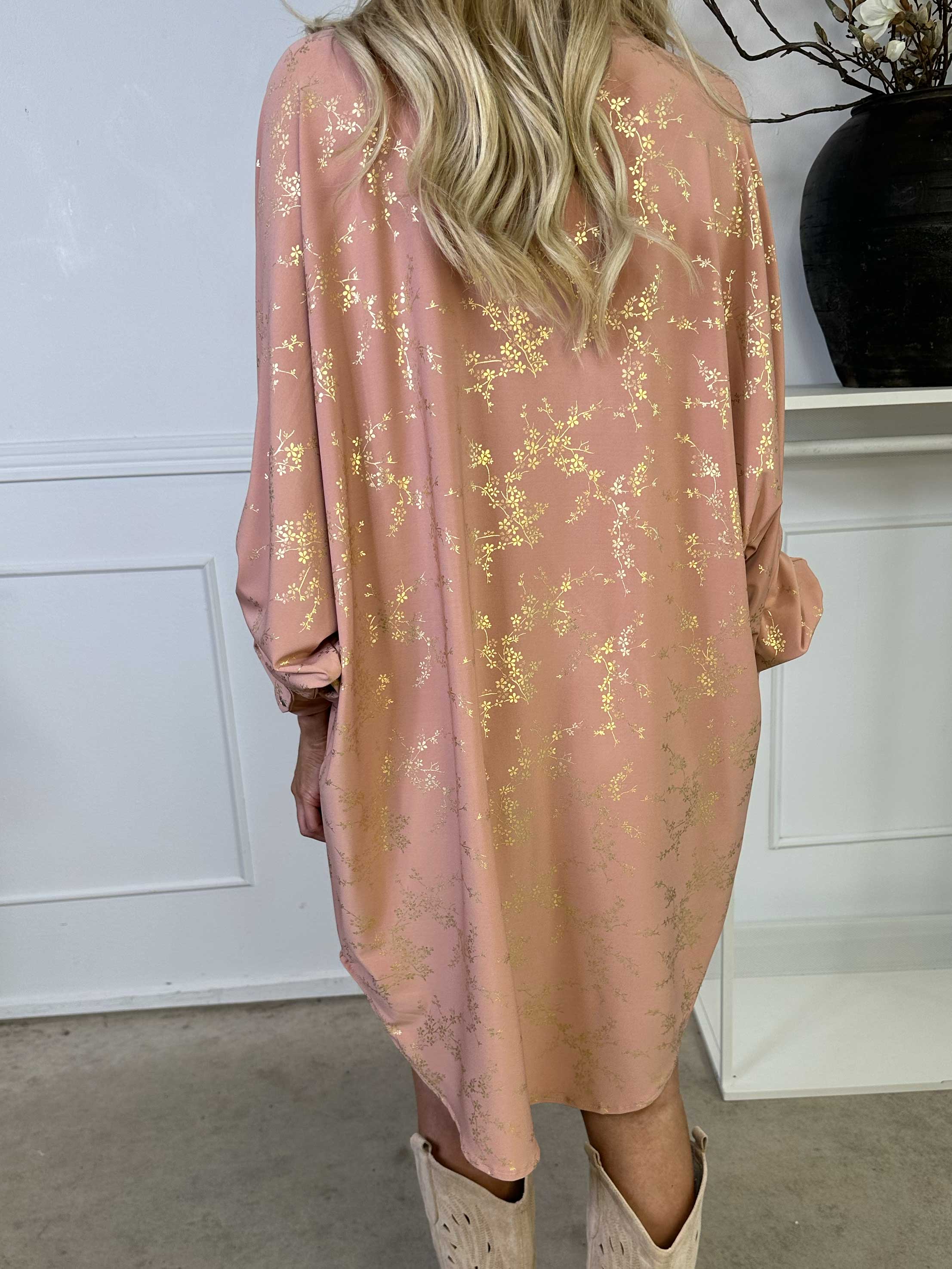 Mia Gold - Skjortklänning med resår och gulddetaljer